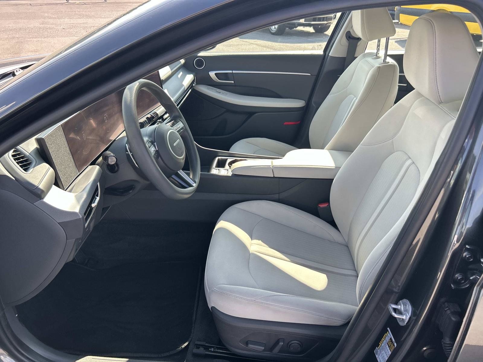 Used 2025 Hyundai Sonata SEL FWD image 25