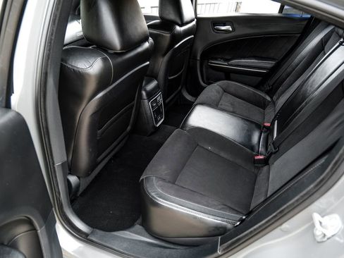 Used 2019 Dodge Charger Scat Pack w/ Plus Group RWD image 41