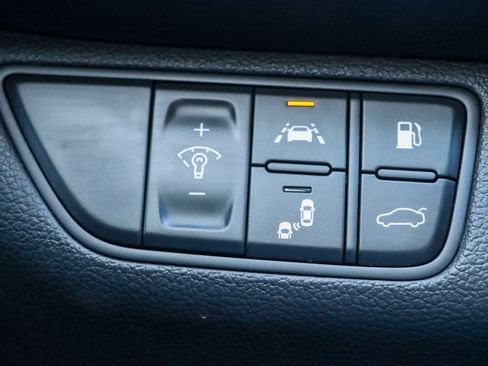 Used 2019 Genesis G70 2.0T Advanced image 29