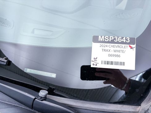 Used 2024 Chevrolet Trax RS w/ Sunroof Package image 36