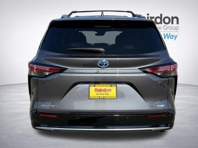 Used 2025 Toyota Sienna Platinum AWD/4WD image 6