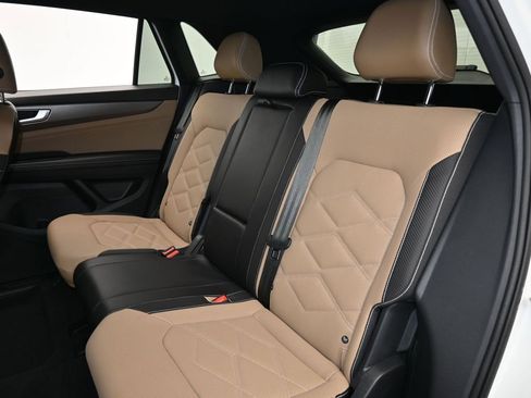 Used 2024 Volkswagen Atlas Cross Sport SE image 29