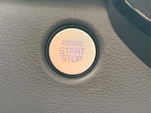 Used 2025 Kia Carnival image 21