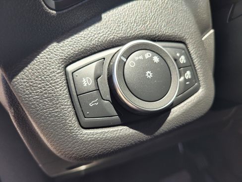 Used 2019 Ford Escape SE FWD image 16