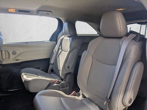 Used 2021 Toyota Sienna XLE image 22