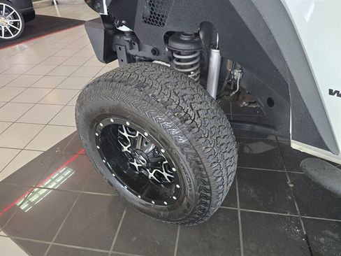 Used 2015 Jeep Wrangler Unlimited Sahara w/ Dual Top Group AWD/4WD image 34