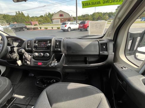 Used 2021 RAM ProMaster 2500 w/ Convenience Group FWD image 13