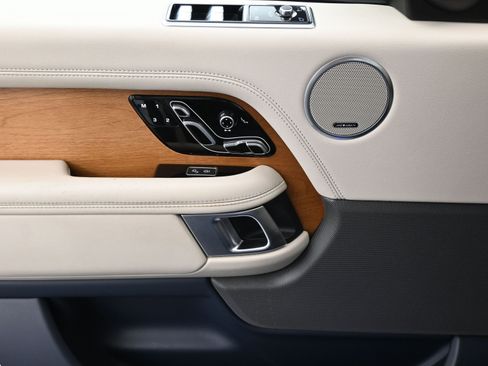 Used 2020 Land Rover Range Rover HSE image 12