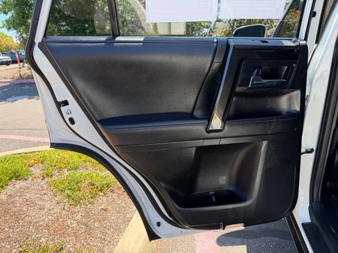 Used 2020 Toyota 4Runner TRD Off-Road Premium w/ Moonroof Package AWD/4WD image 30