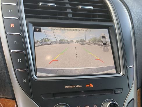 Used 2018 Lincoln MKX Reserve w/ Cargo Accessories Package FWD image 16