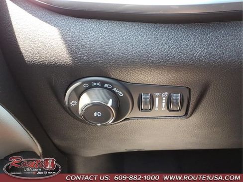 Used 2025 Jeep Compass Limited w/ Elite Group AWD/4WD image 29