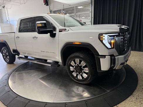Used 2026 GMC Sierra 2500 Denali w/ Denali Reserve Package AWD/4WD image 12