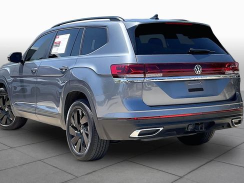 Used 2024 Volkswagen Atlas SE w/ Panoramic Sunroof Package FWD image 13