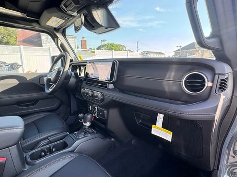 New 2026 Jeep Wrangler Unlimited Sahara AWD/4WD image 17
