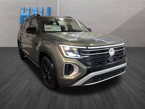 New 2026 Volkswagen Atlas Peak Edition AWD/4WD image 7