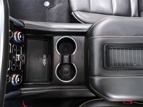 Used 2023 GMC Yukon SLT w/ SLT Luxury Package image 18