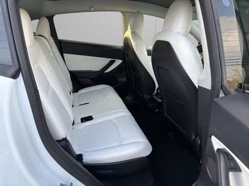 Used 2022 Tesla Model Y Long Range image 12