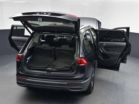 Used 2022 Volkswagen Tiguan SE image 16