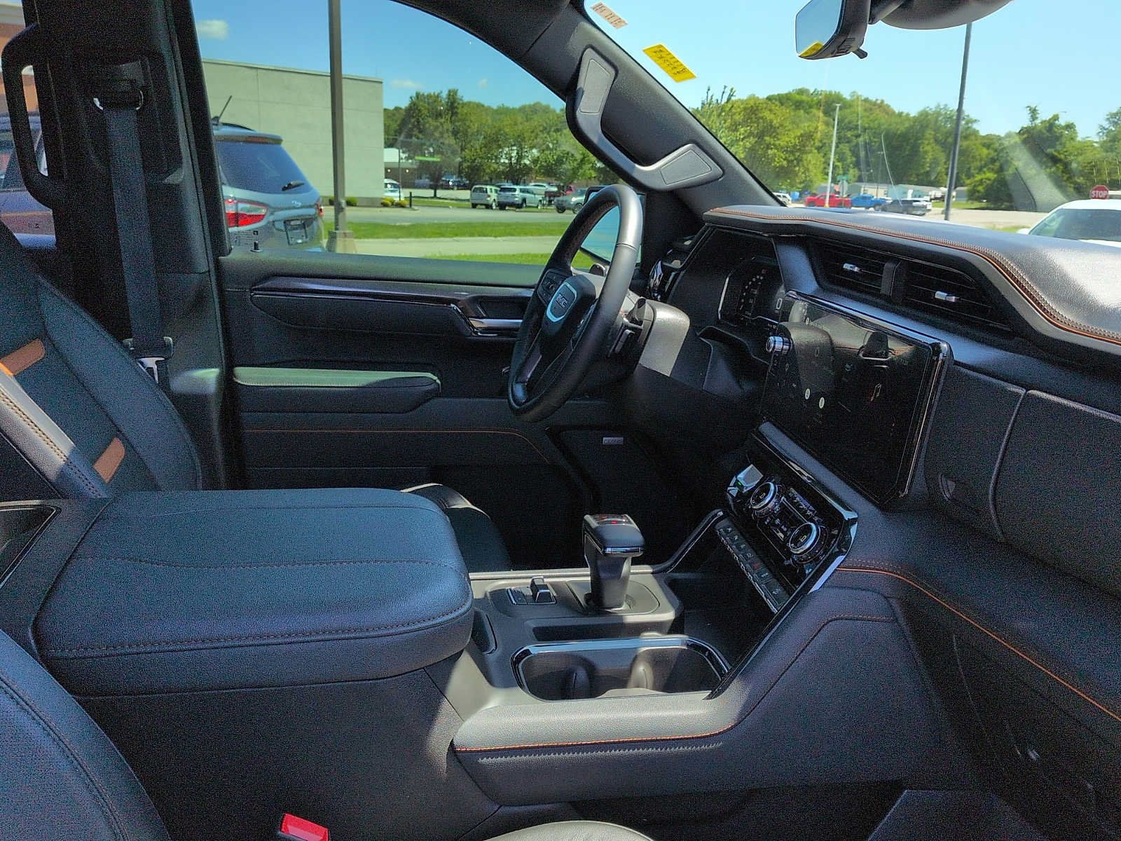 Used 2025 GMC Sierra 1500 AT4 w/ AT4 Premium Package AWD/4WD image 10