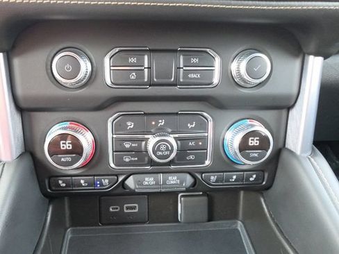 Used 2021 GMC Yukon SLT AWD/4WD image 21