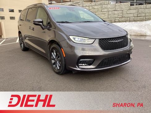 Used 2021 Chrysler Pacifica Touring-L w/ Uconnect Theater Family Group image 1