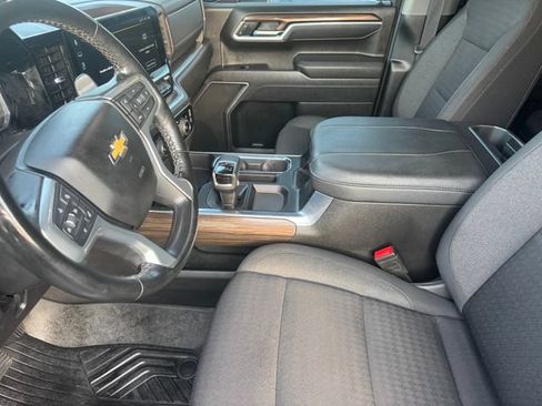 Used 2025 Chevrolet Silverado 1500 LT AWD/4WD image 9