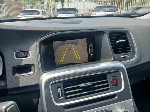 Used 2018 Volvo S60 T5 Inscription Platinum image 14