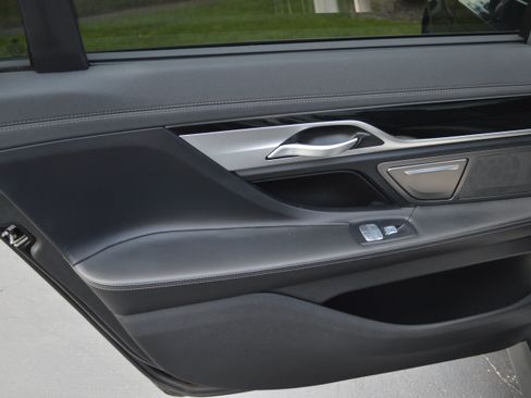 Used 2022 BMW 740i w/ M Sport Package RWD image 29