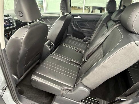 Used 2022 Volkswagen Tiguan SE FWD image 17