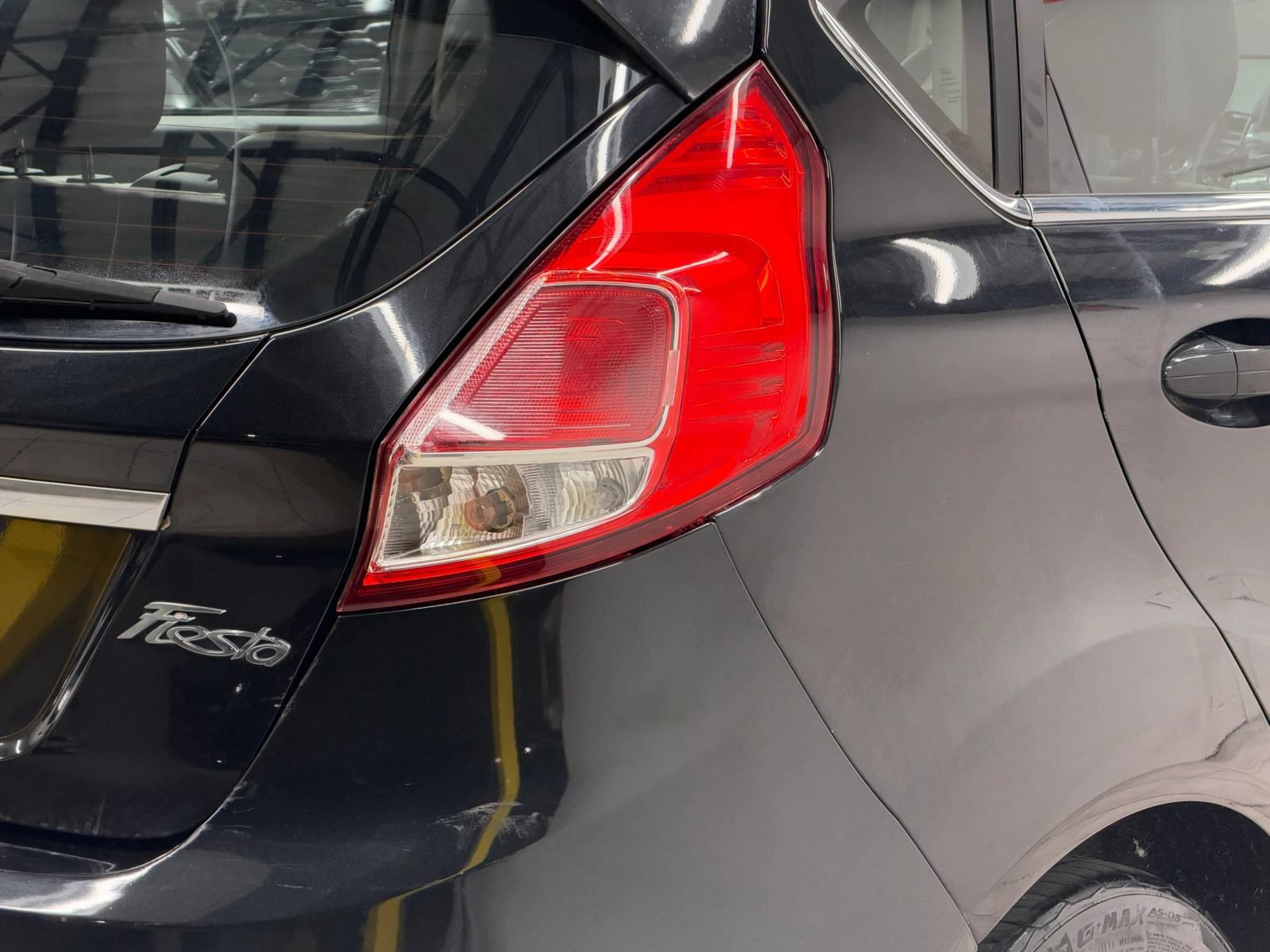 Used 2014 Ford Fiesta Titanium FWD image 10