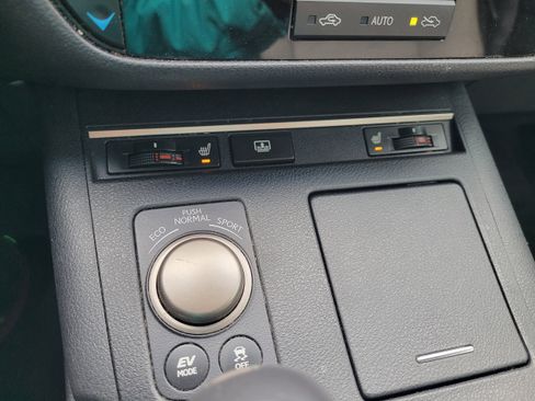 Used 2013 Lexus ES 300h image 22