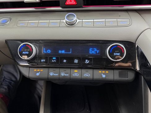 Used 2025 Hyundai Elantra SEL FWD image 27