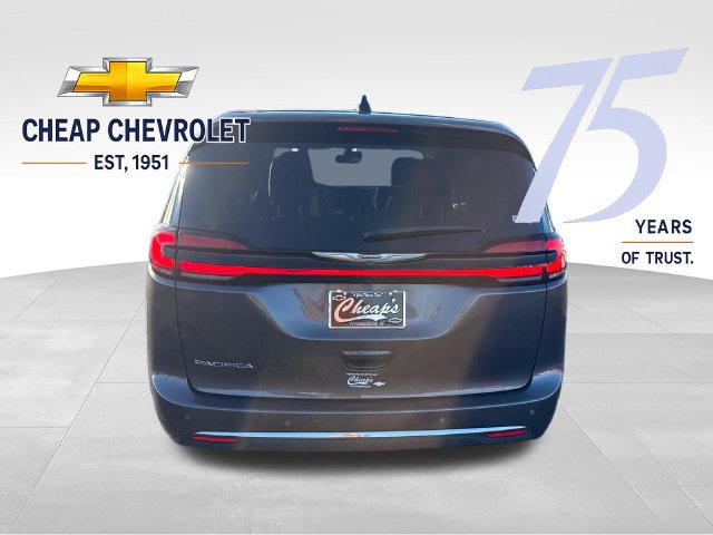 Used 2023 Chrysler Pacifica Touring-L FWD image 4