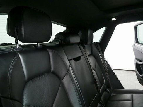 Certified 2019 Porsche Macan image 24