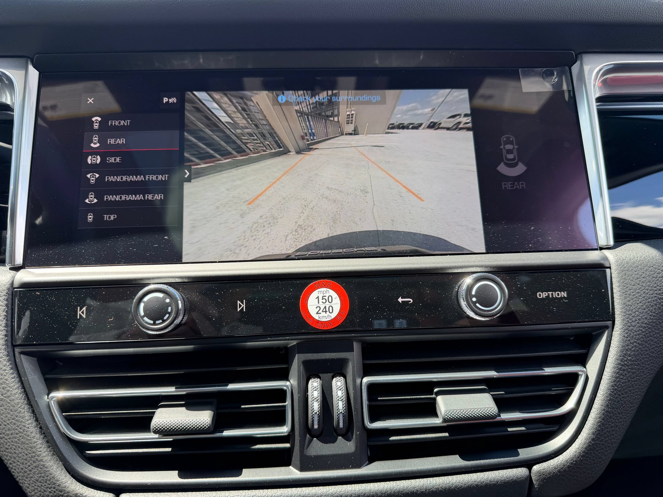 Certified 2026 Porsche Macan AWD/4WD image 30