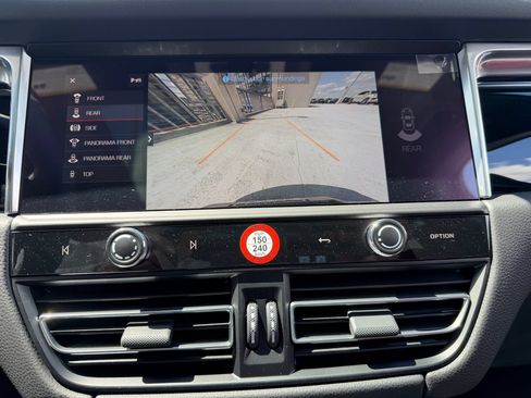Certified 2026 Porsche Macan AWD/4WD image 30