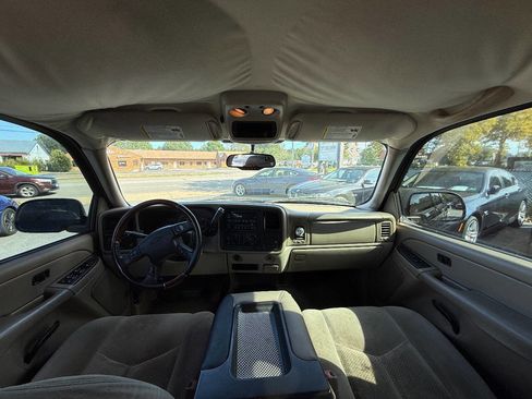 Used 2005 Chevrolet Avalanche LS w/ Chrome Exterior Package image 28