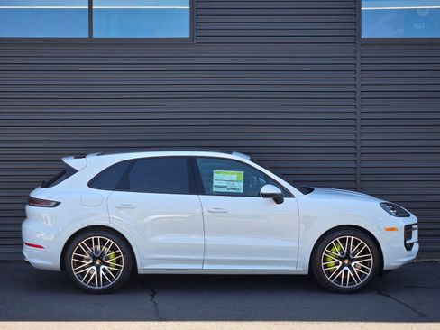 New 2025 Porsche Cayenne S AWD/4WD image 8
