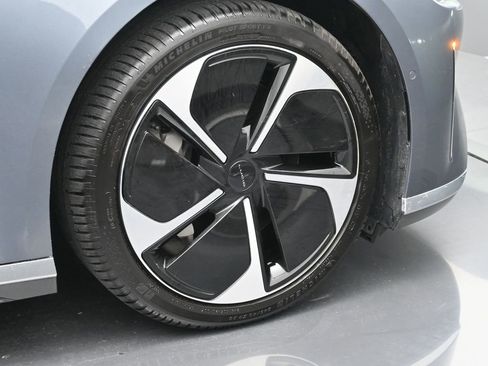 Used 2025 Lucid Air Touring image 6