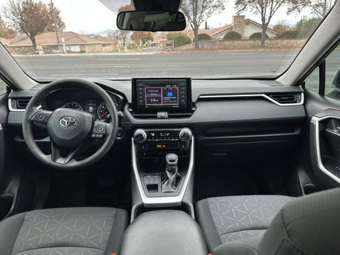 Used 2020 Toyota RAV4 XLE image 17