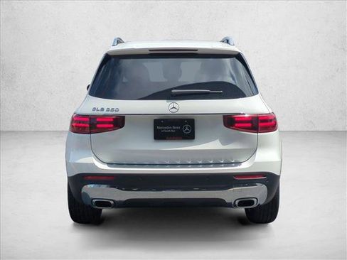 New 2026 Mercedes-Benz GLB 250 image 8