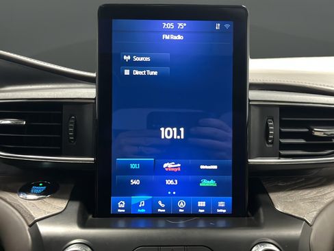 Used 2020 Ford Explorer Platinum w/ Premium Technology Package AWD/4WD image 33