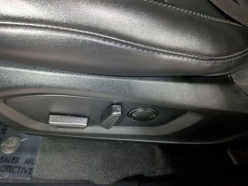 Used 2022 Ford Explorer XLT w/ Equipment Group 202A AWD/4WD image 12