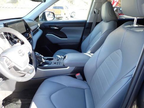 Certified 2023 Toyota Highlander XLE image 15