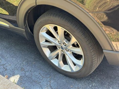 Used 2022 Ford Explorer Platinum w/ Equipment Group 601A image 5