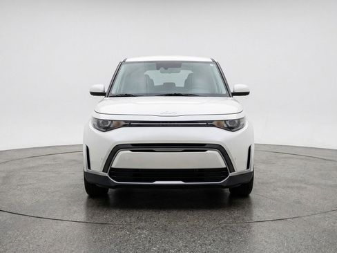 Used 2025 Kia Soul LX w/ LX Technology Package FWD image 2