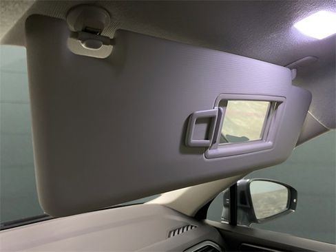 Used 2022 Volkswagen Tiguan SE image 53