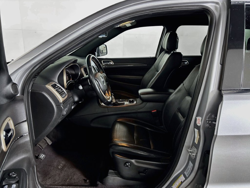 Used 2016 Jeep Grand Cherokee Limited AWD/4WD image 11