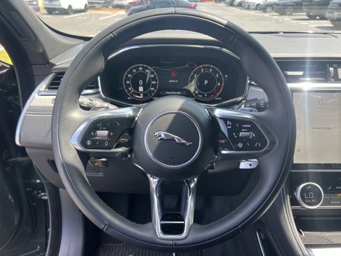 Certified 2026 Jaguar F-PACE R-Dynamic S AWD/4WD image 31