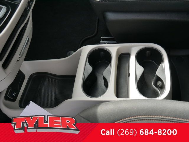 Used 2017 Chrysler Pacifica LX FWD image 34